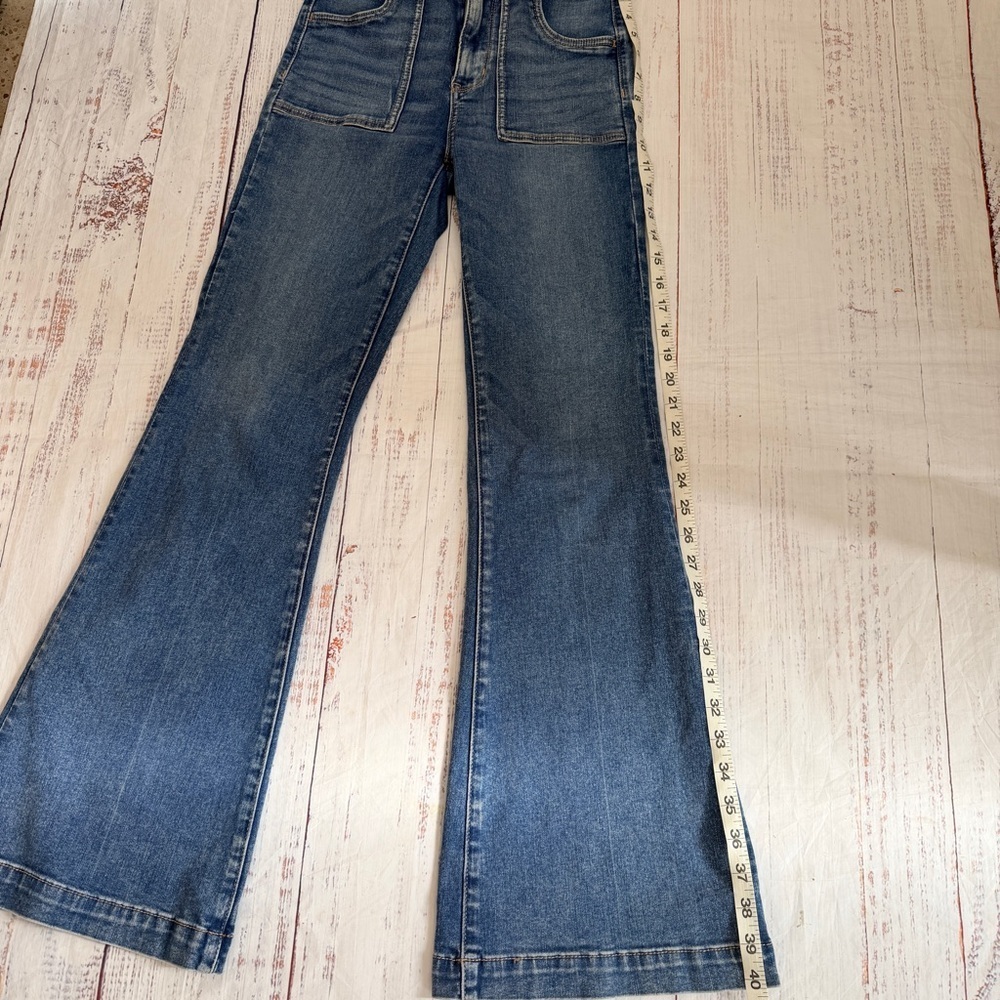 American Eagle Outfitters Super Hi-Rise Flare Jeans in Blue Wash Size 4 - Picture 13 of 15
